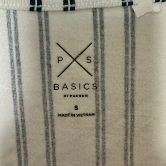 PacSun PS Basics Black & White Striped Wrap Crop Top Size S V-Neck Short Sleeve - Picture 3 of 4